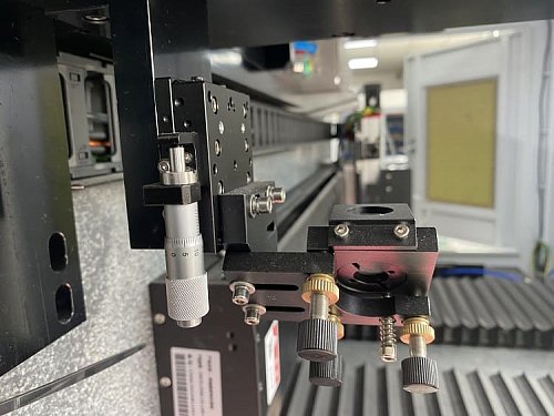 Лазерный станок для резки стекла PROTONBEAM P-50